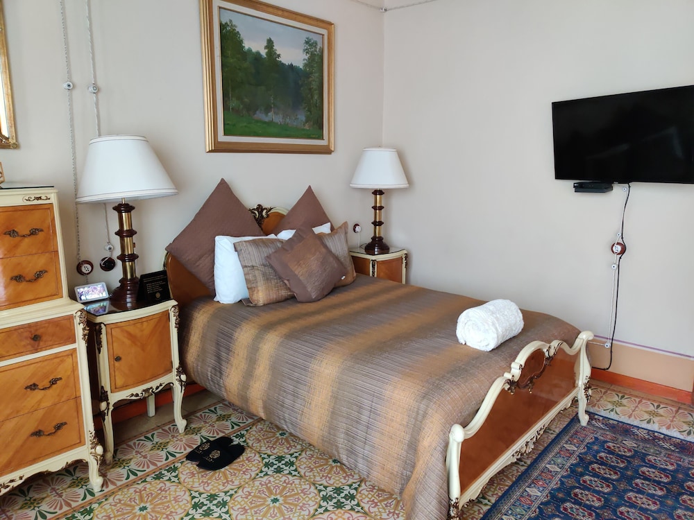 Royal Double Room, 1 Bedroom, Private Bathroom, Tower photo 2