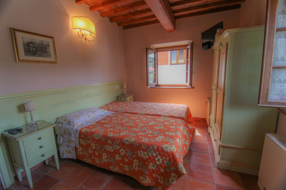 Classic Double or Twin Room photo 2