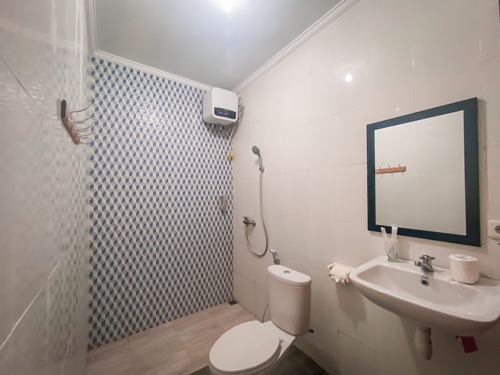 Standard Double Room - Photo 12