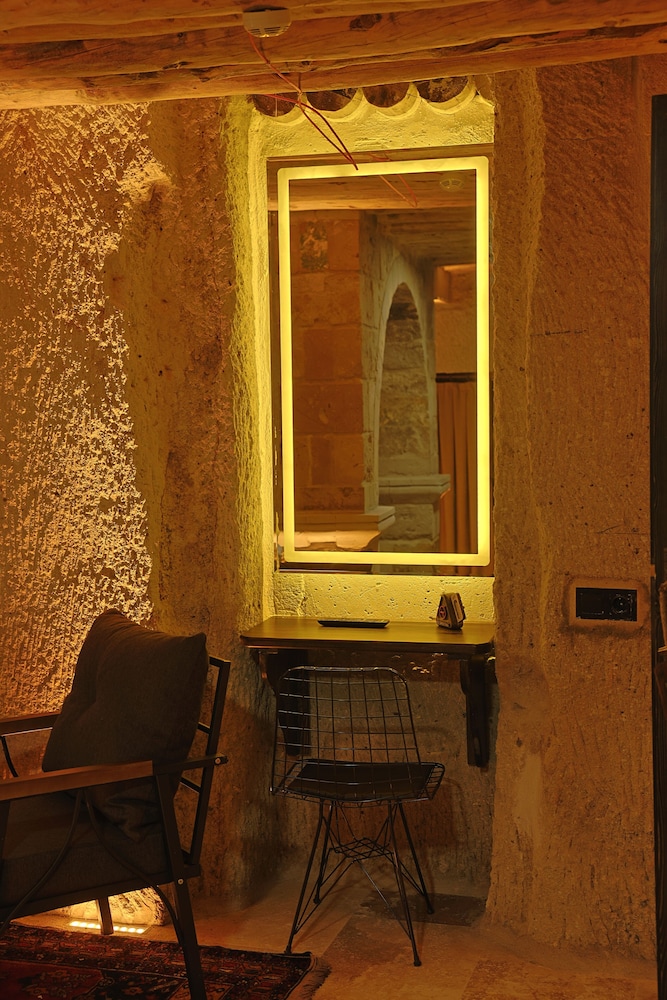 Deluxe Room - Photo 5
