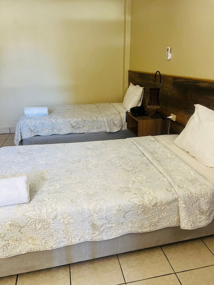 Standard Twin Room photo 2