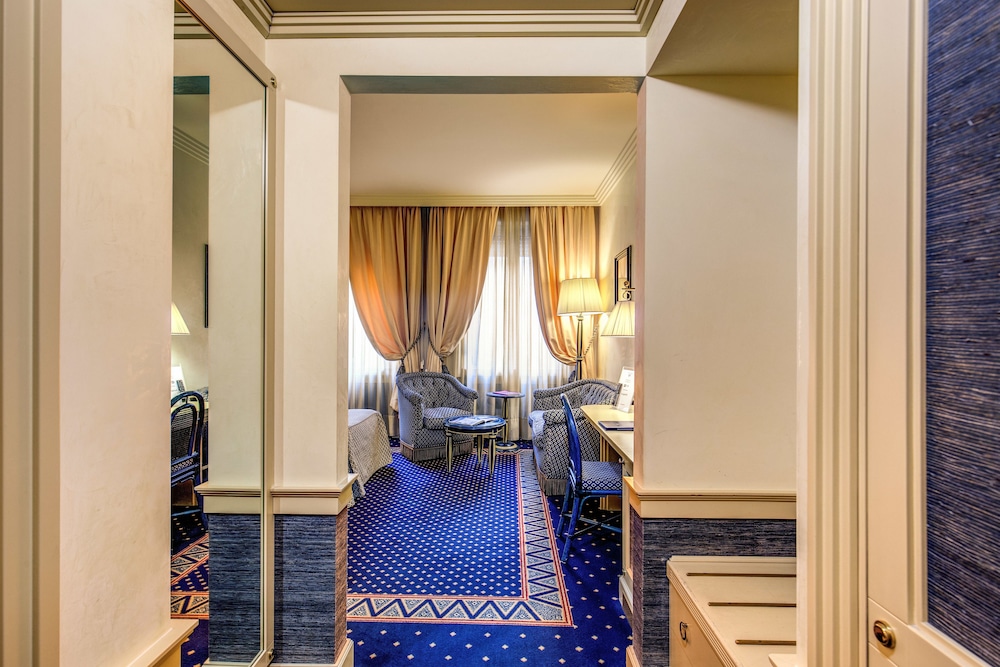 Family Room (2 adults + 1 child)