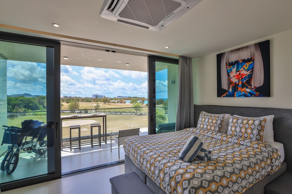 Comfort Studio, 1 King Bed, Balcony