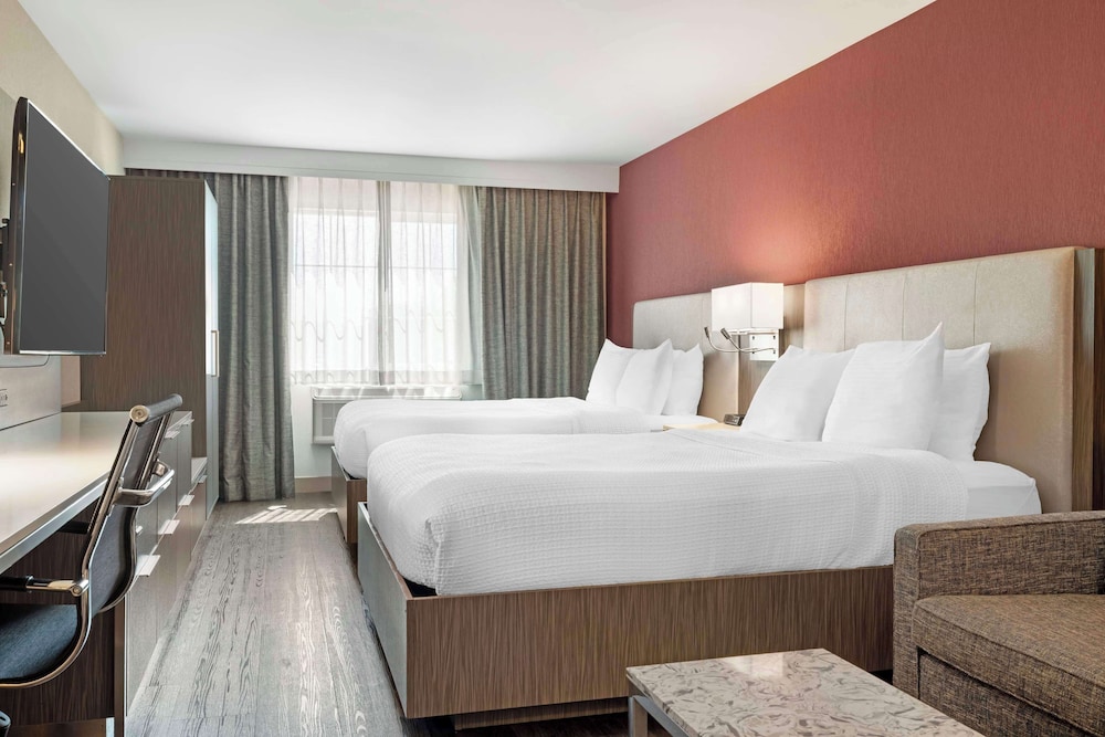 Suite, 2 Queen Beds, Accessible, Non Smoking (Walk-in Shower;with Sofabed) photo 3