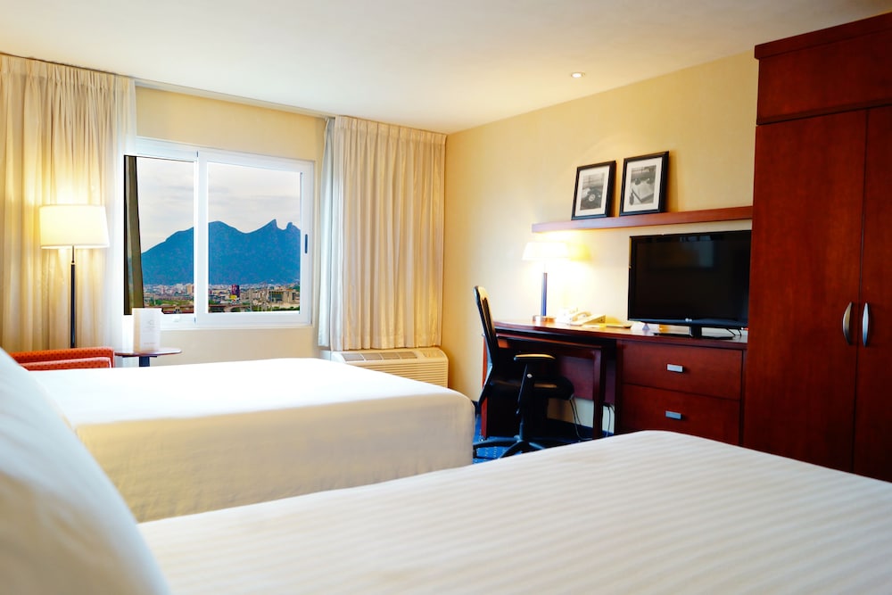 Room, 2 Double Beds - Photo 6
