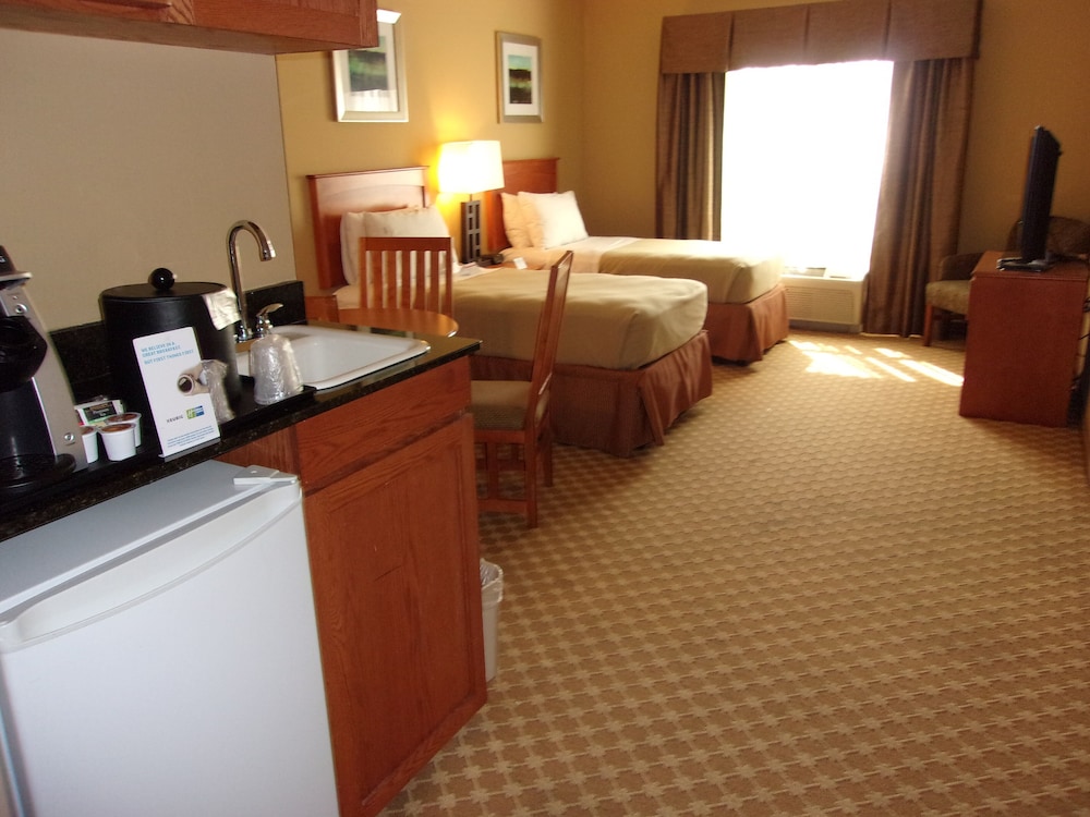 Suite, Multiple Beds - Photo 5