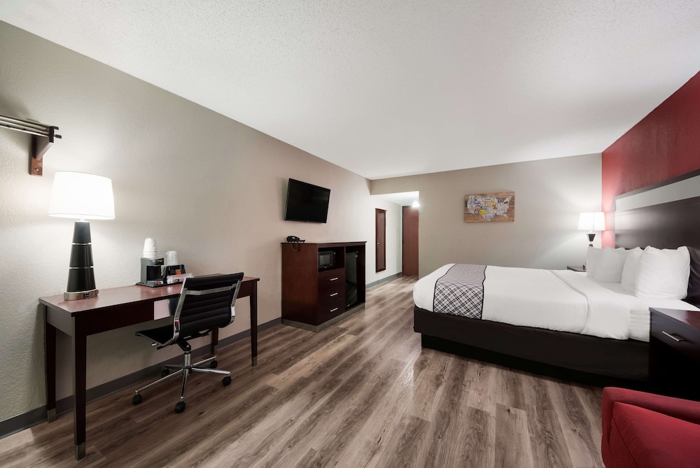 Standard Room, 1 King Bed, Accessible, Non Smoking - Photo 1