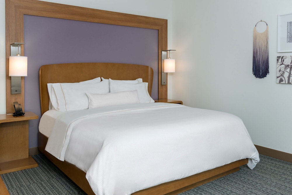 Studio, 1 King Bed, Kitchen (Mobility Accessible, Tub) - Photo 3