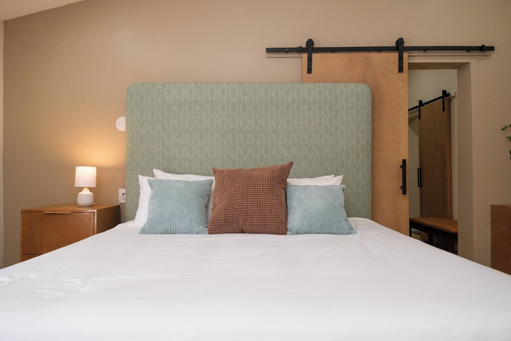 2 Room Suite