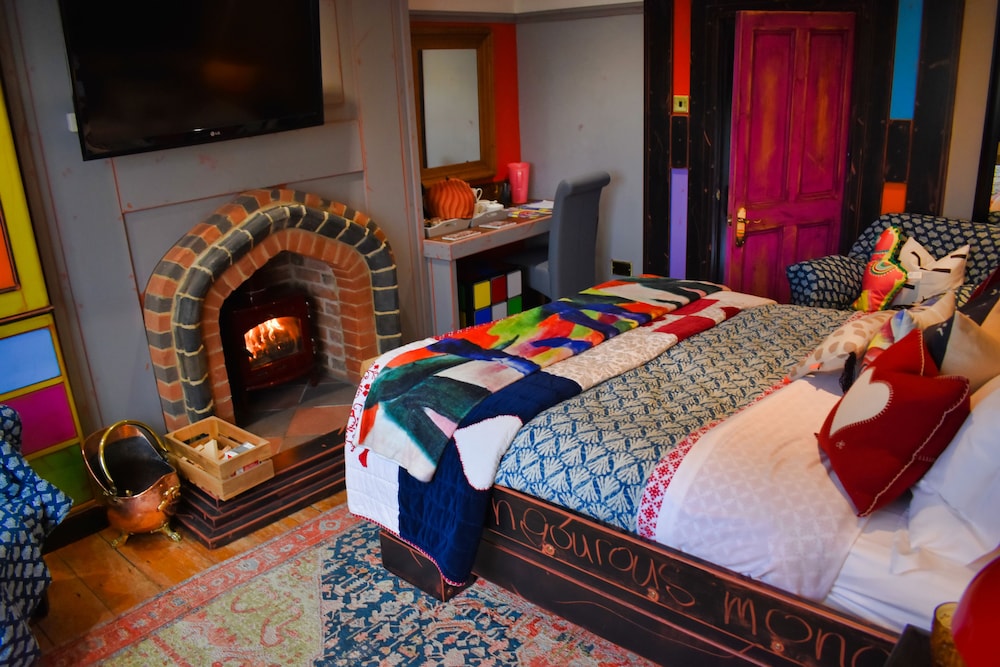 Grand Room, 1 King Bed, Private Bathroom, Garden View photo 3