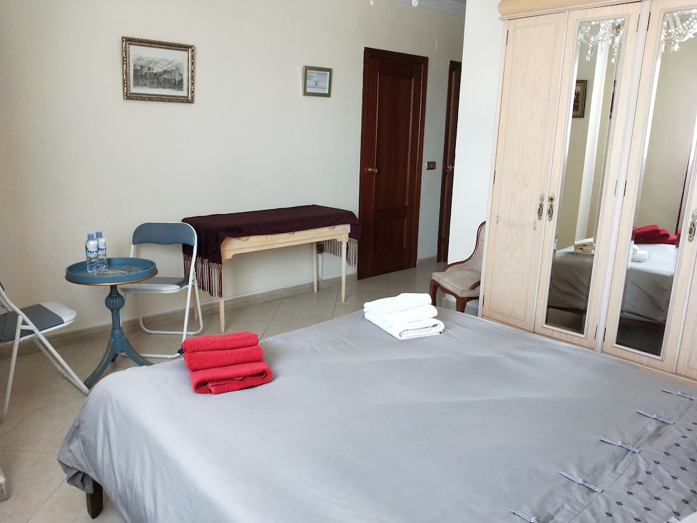 Classic Double Room, 1 Queen Bed, Non Smoking, Ensuite photo 3