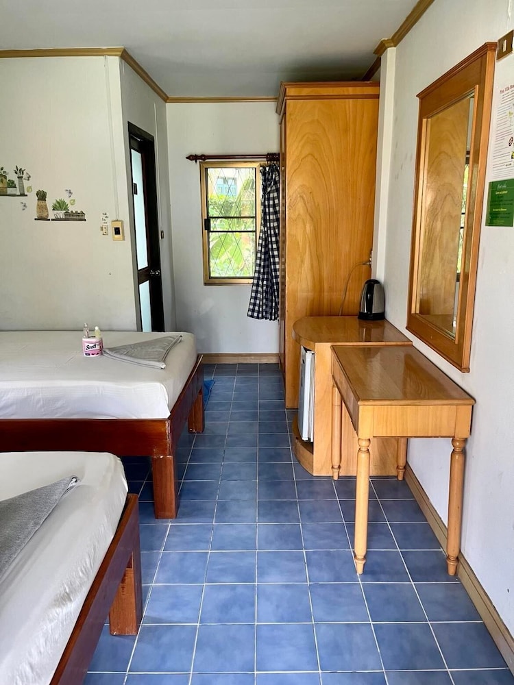 Basic Bungalow photo 2