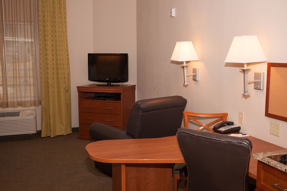 Studio Suite, 1 Queen Bed, Accessible Bathtub (Mobility) photo 1