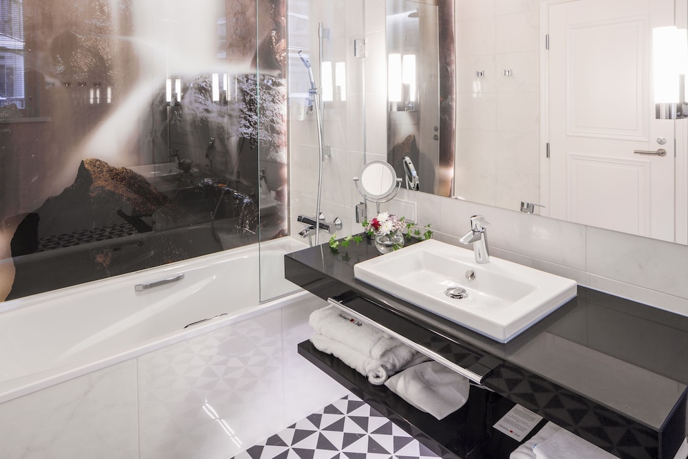 Deluxe-double King room with Bath (Annex, lake side) - Photo 5