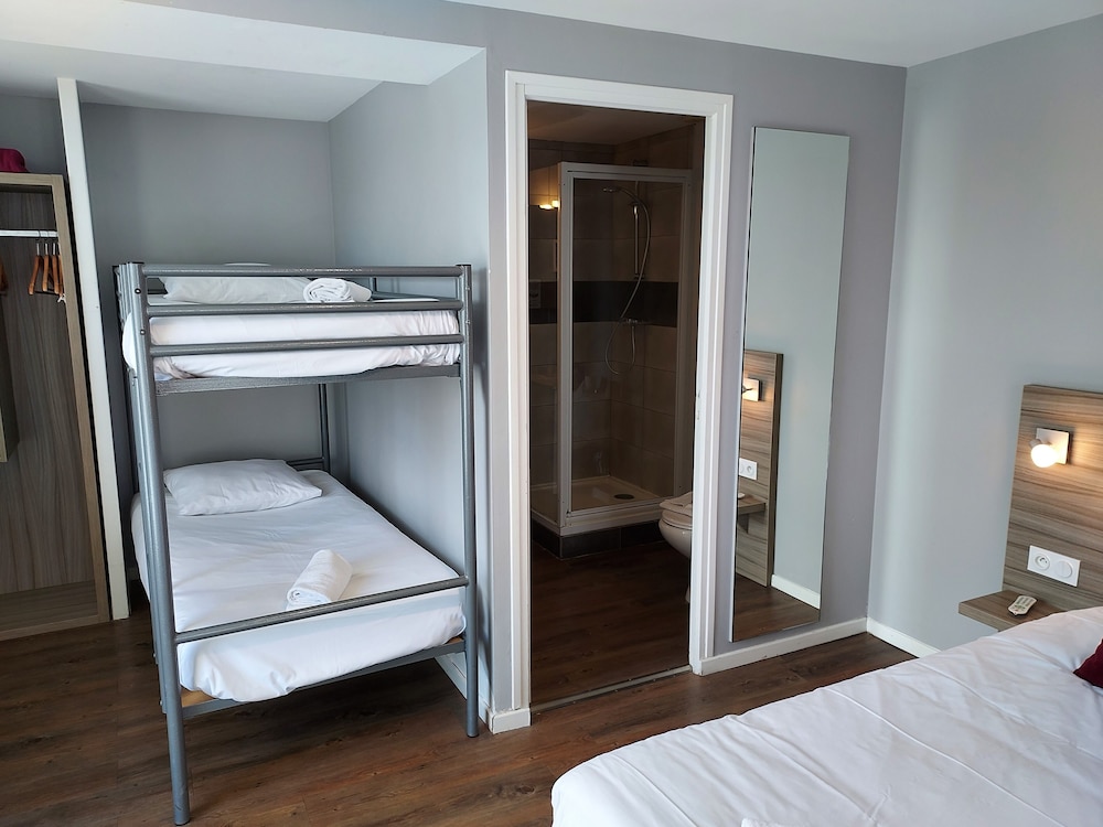 Quadruple Room, 1 Bedroom, Non Smoking, Balcony photo 3