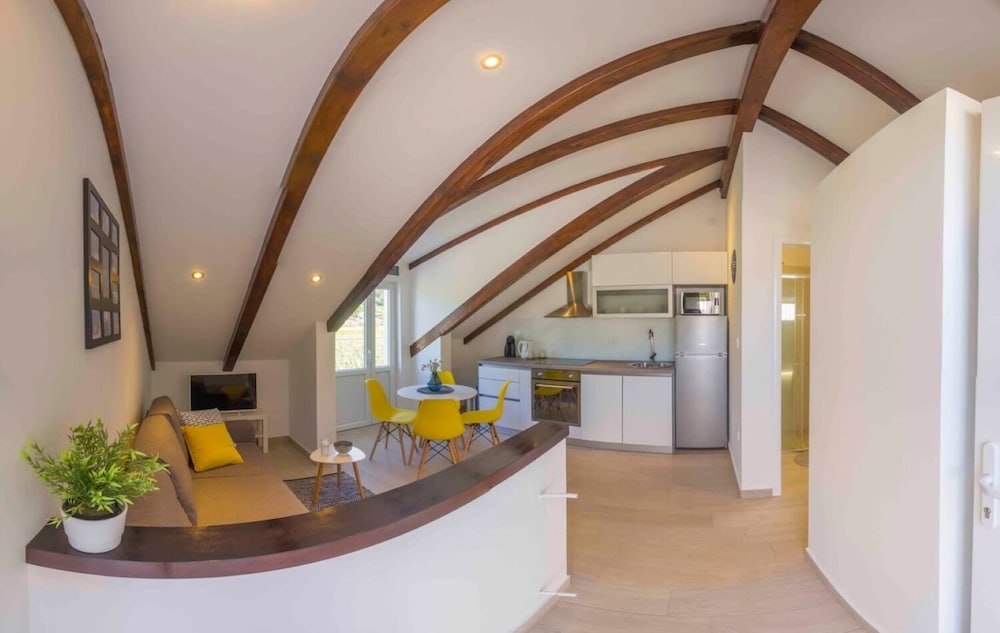 Studio (Filip - vineyard and large terrace - )