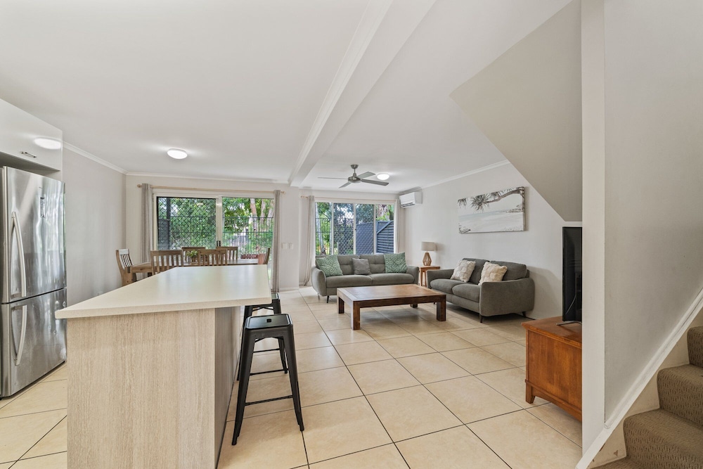 2 Bedroom Townhouse LO photo 2