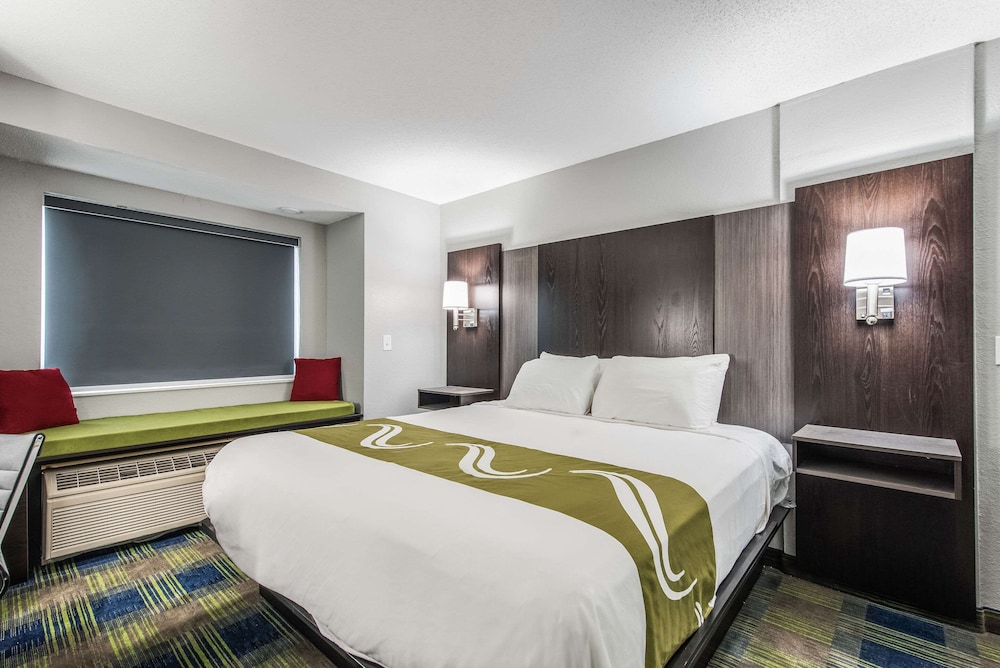 Suite, 1 King Bed with Sofa bed, Non Smoking - Photo 1