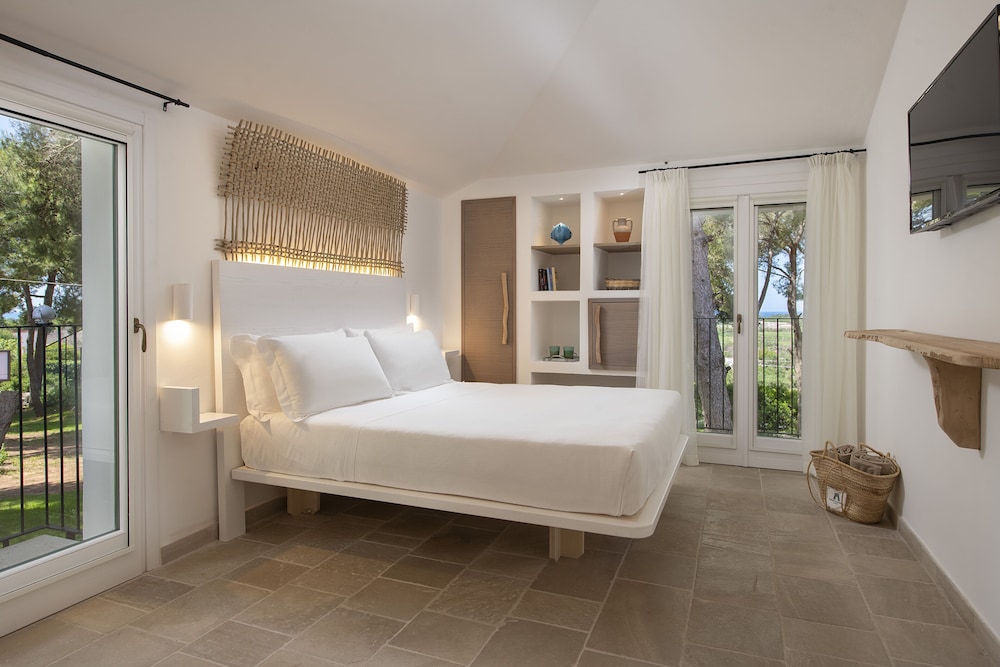 Room, Garden View