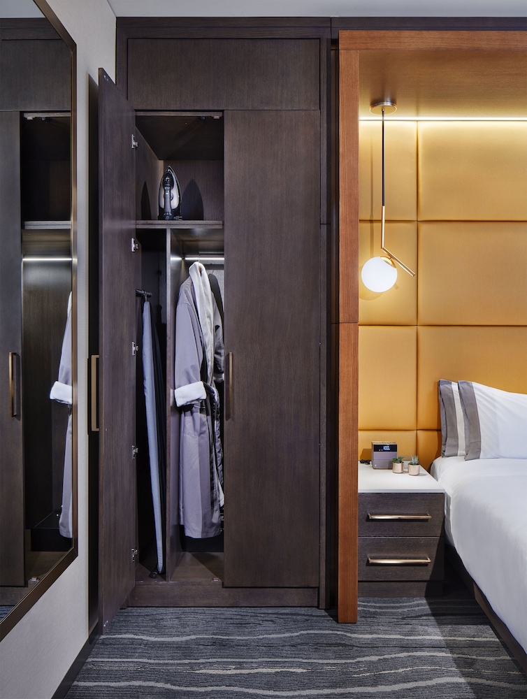 Classic Room, 2 Queen Beds (High Floor) photo 3