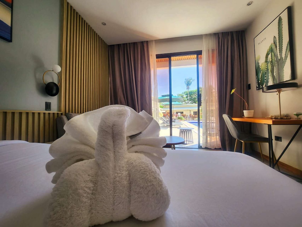 Deluxe Double Room, 1 King Bed, Non Smoking - Photo 11