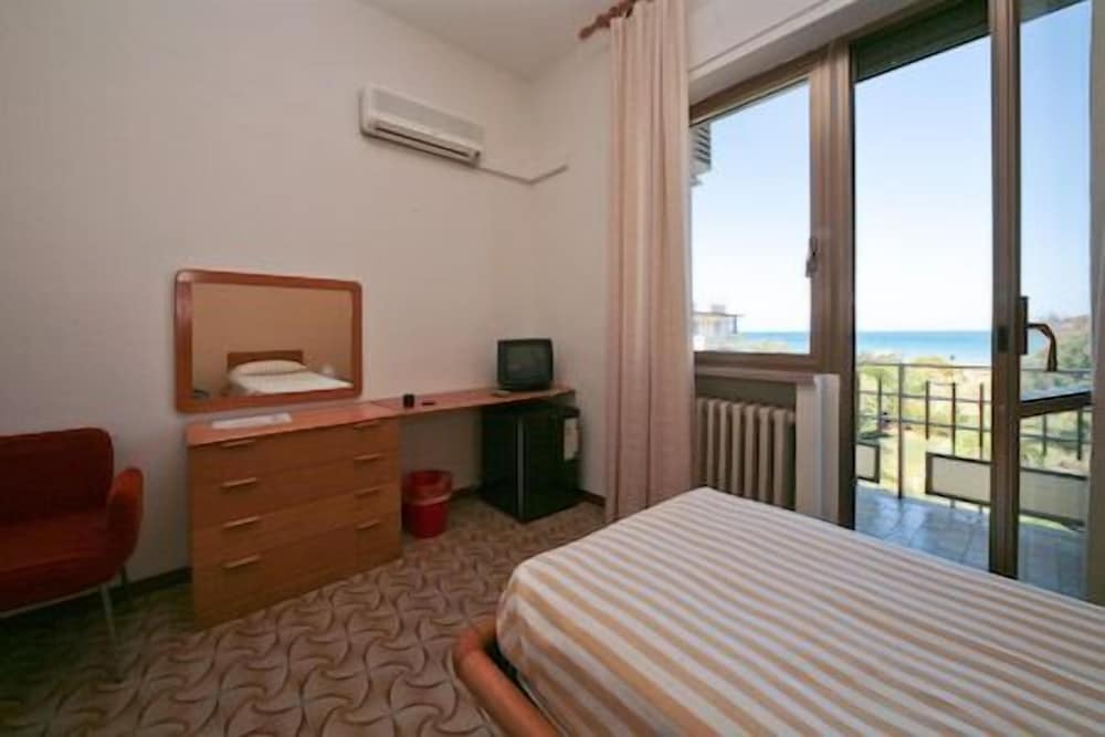Single Room photo 1