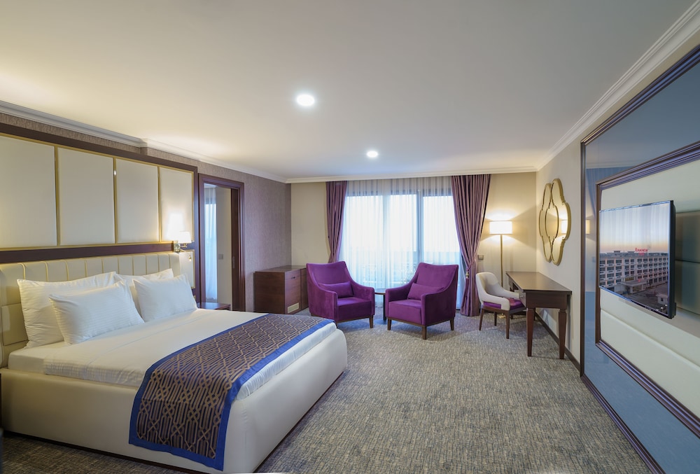 Family Suite (Land View) - Photo 1