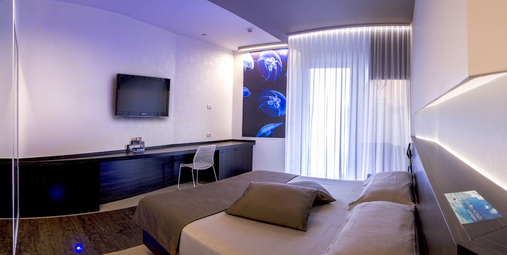 Design Double or Twin Room photo 2