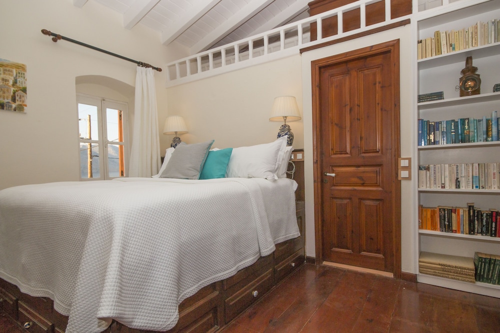 Double Room (Bougainvillea) photo 2