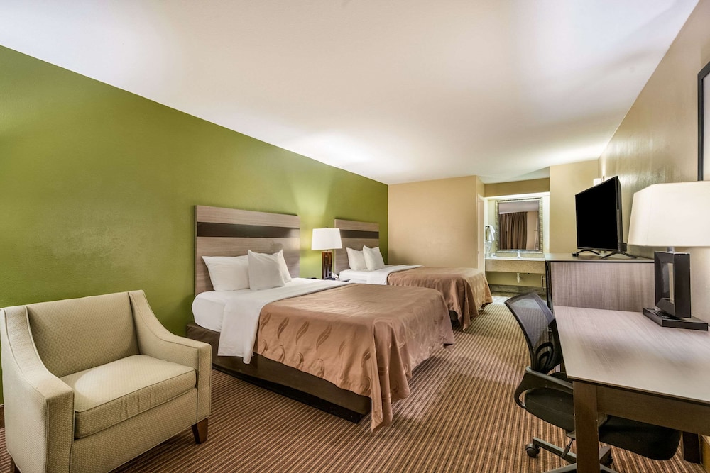 Standard Room, 2 Double Beds, Smoking - Photo 1