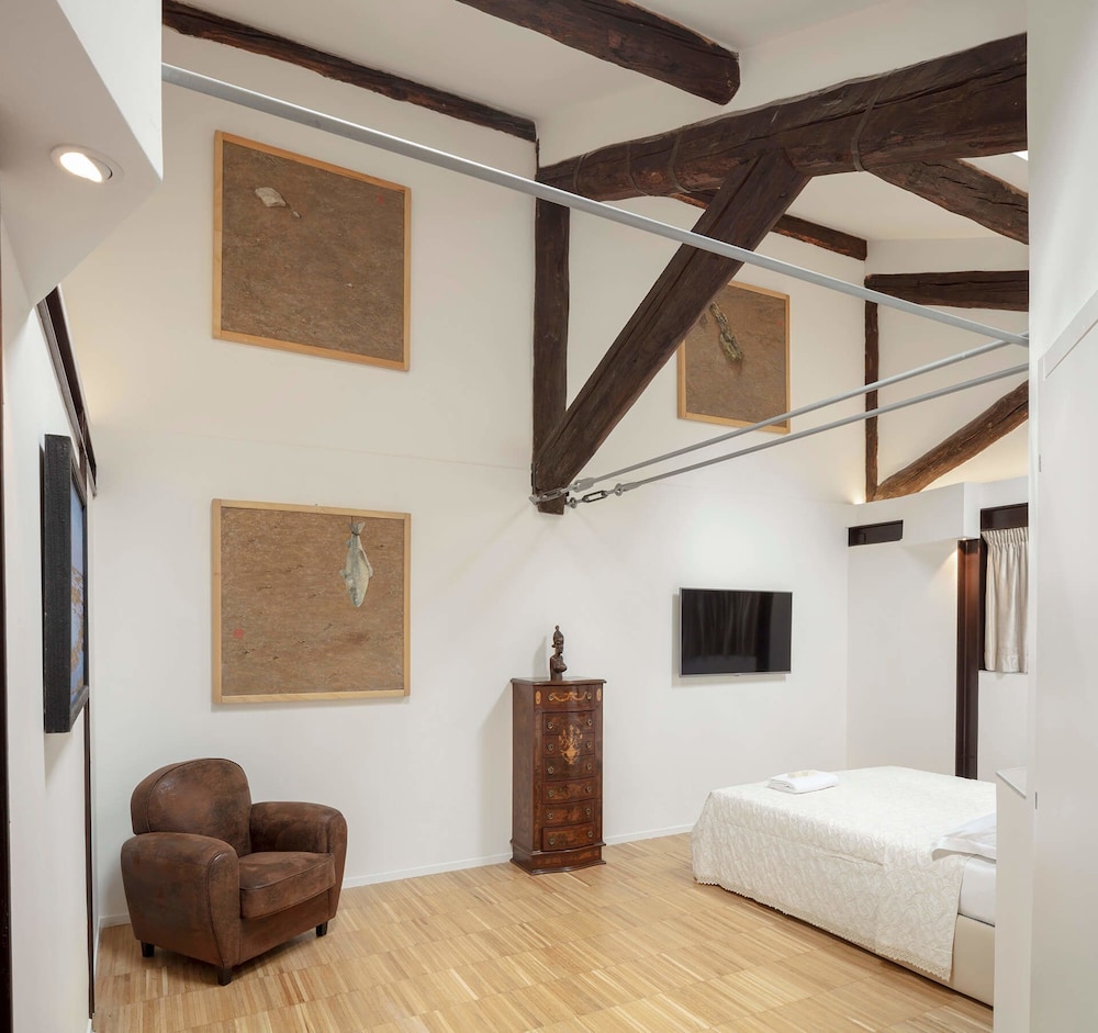 Triple Room (Artemide)