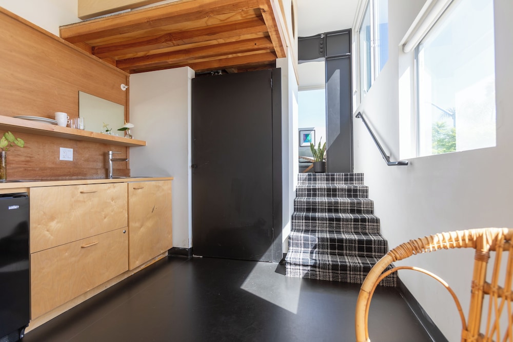 Signature Studio, City View - Photo 1