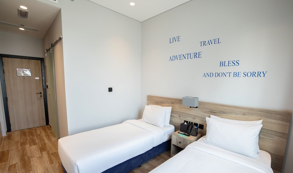 Standard Twin Room (includes 25% off F&B) photo 1
