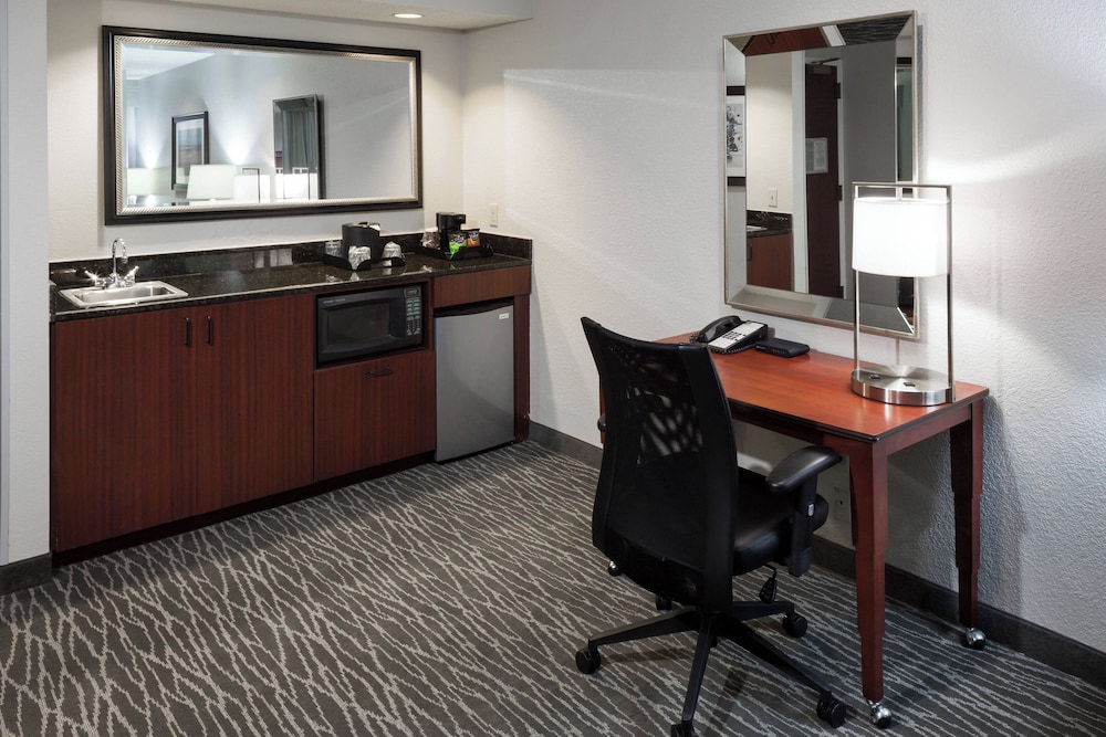 Deluxe Suite, 1 Bedroom - Photo 3