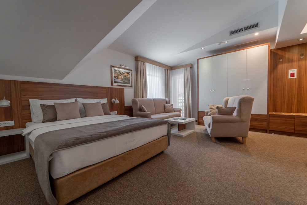 Deluxe Suite, 2 Bedrooms, Balcony