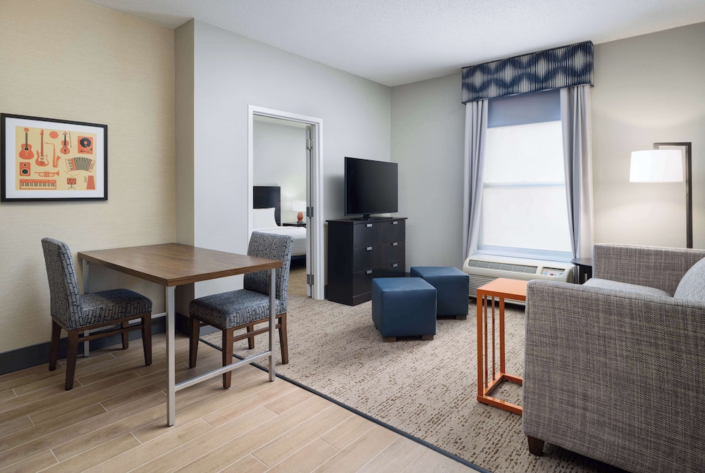 Suite, 1 King Bed, Accessible (Roll-In Shower), Non-Smoking - Photo 7