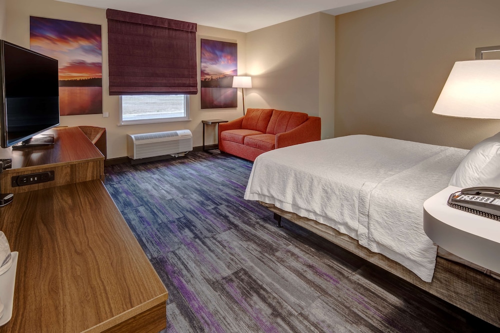 Room, 1 King Bed, Accessible, Bathtub (Mobility/Hearing) - Photo 1