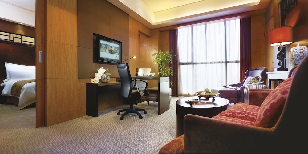 Executive Suite - Photo 3
