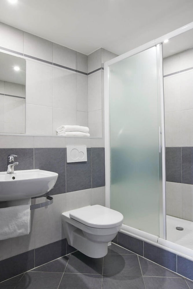 Standard Twin Room - Photo 3