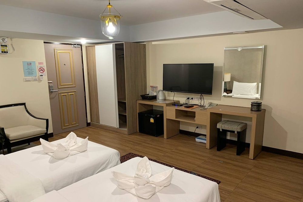 Deluxe Twin Room photo 3