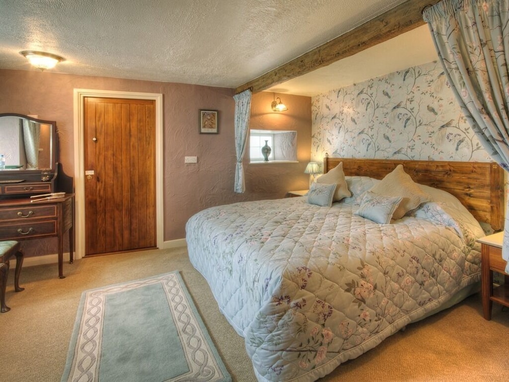 Standard Double or Twin Room, Ensuite photo 1