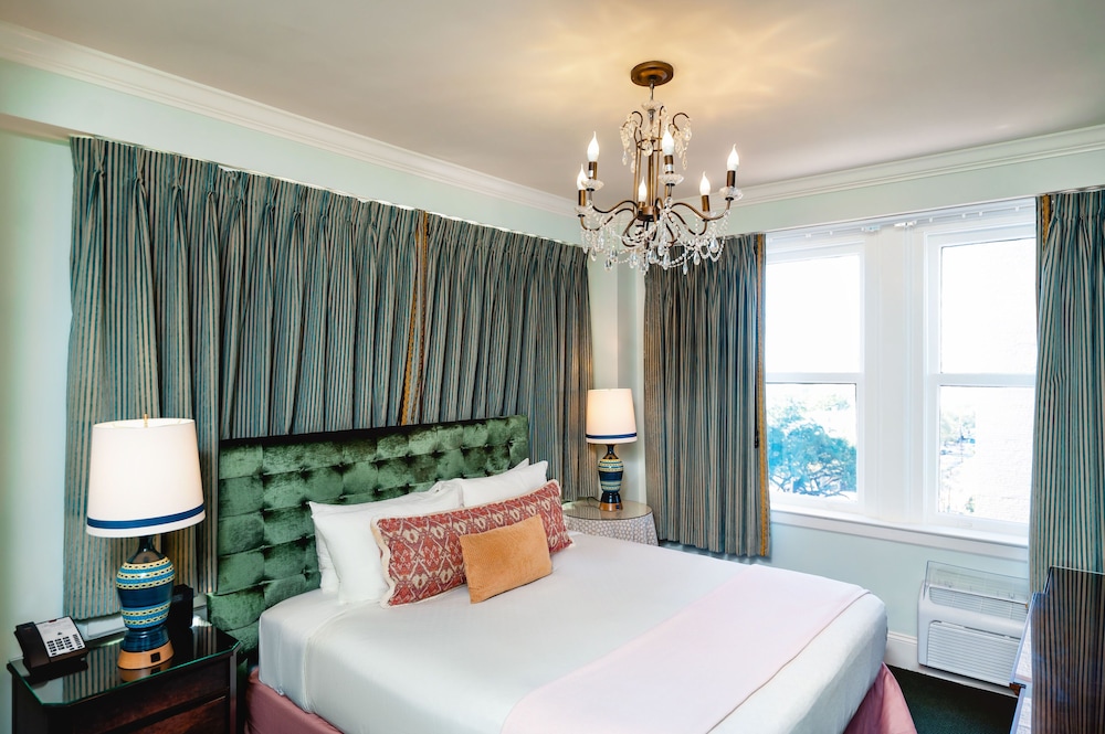 Suite, 1 King Bed (Calliope) - Photo 4