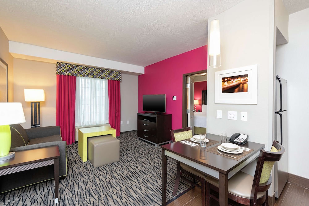Suite, 1 King Bed, Accessible, Non Smoking (Roll-in Shower) - Photo 6