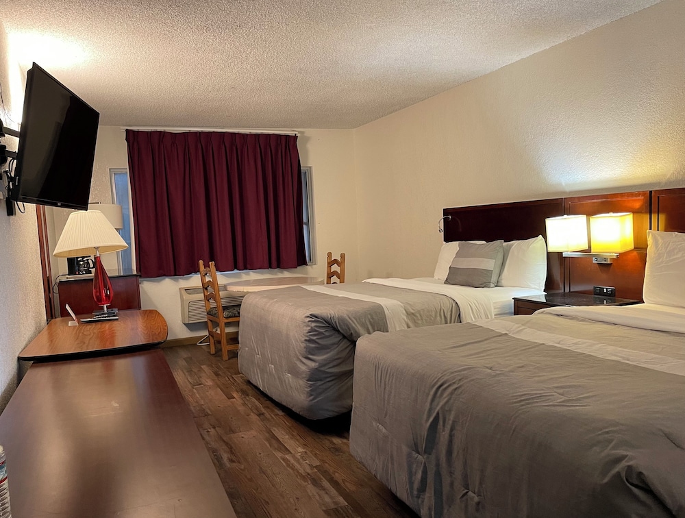 Room, 2 Queen Beds photo 2
