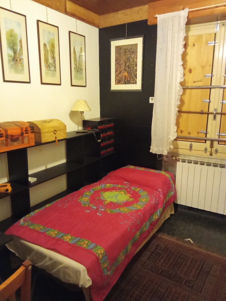 Room, Garden View