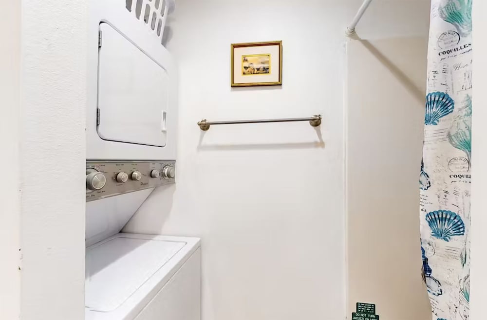 Condo, 1 King Bed with Sofa bed (Crystal Sands 206B) photo 2