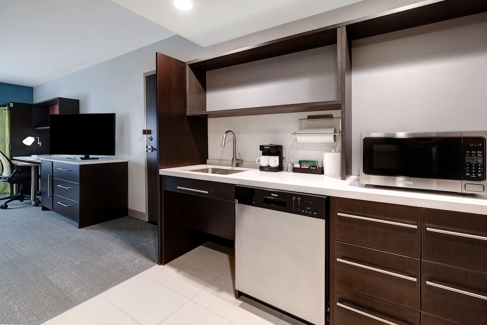 Studio, 1 King Bed, Accessible, Bathtub - Photo 4