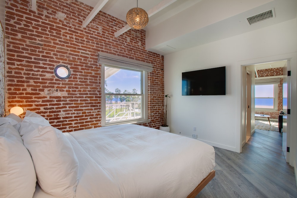 Suite, 1 Bedroom, Oceanfront thumbnail 5