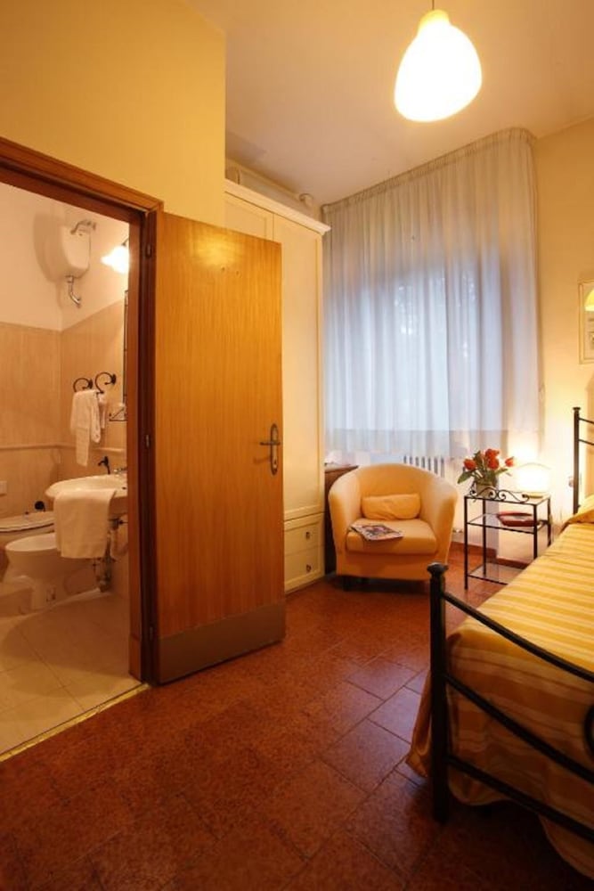 Single Room photo 2