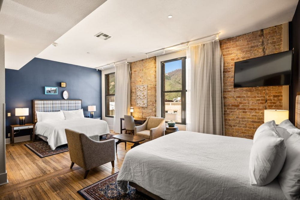 Room, Multiple Beds, Mountain View
